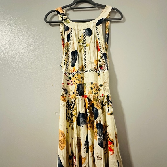 Tie Back Maxi Dress - Picture 3 of 8